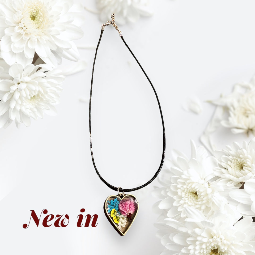 Heart flower necklace