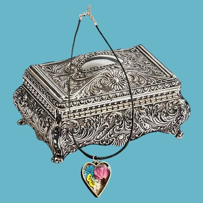 Heart flower necklace