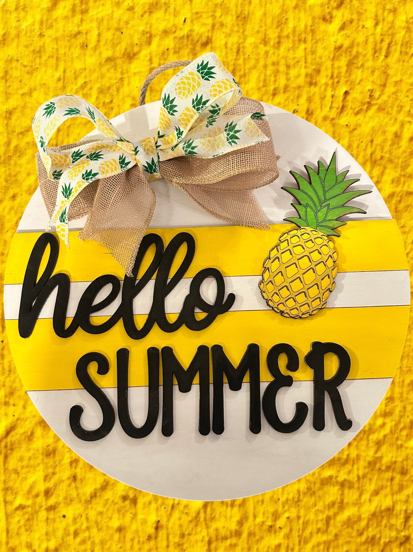 Hello Summer with Pineapple Sign