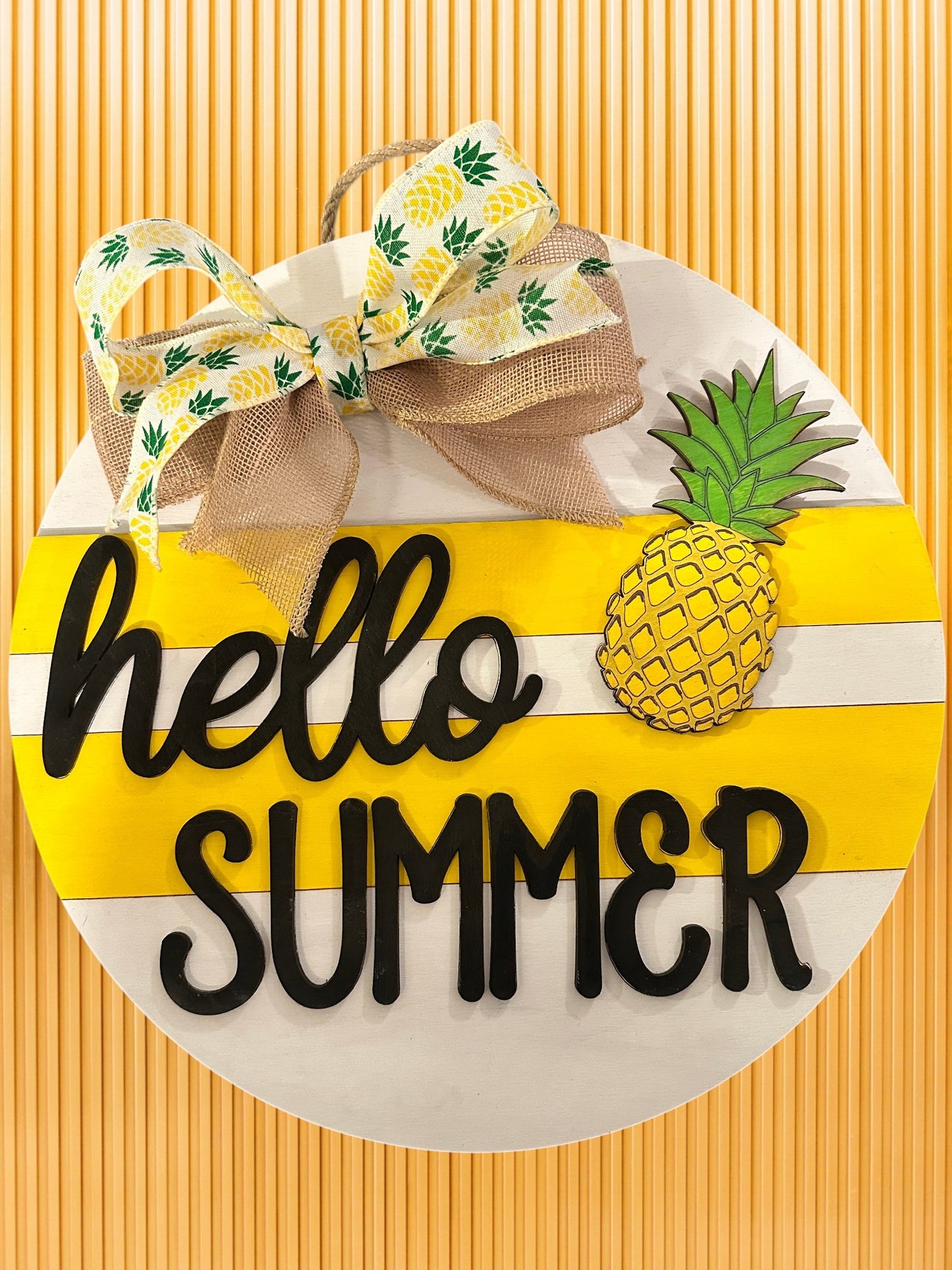Hello Summer with Pineapple Sign