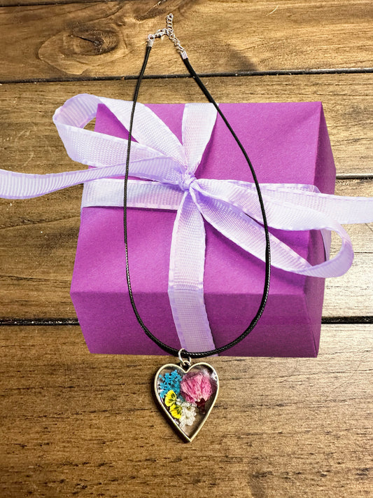 Heart flower necklace